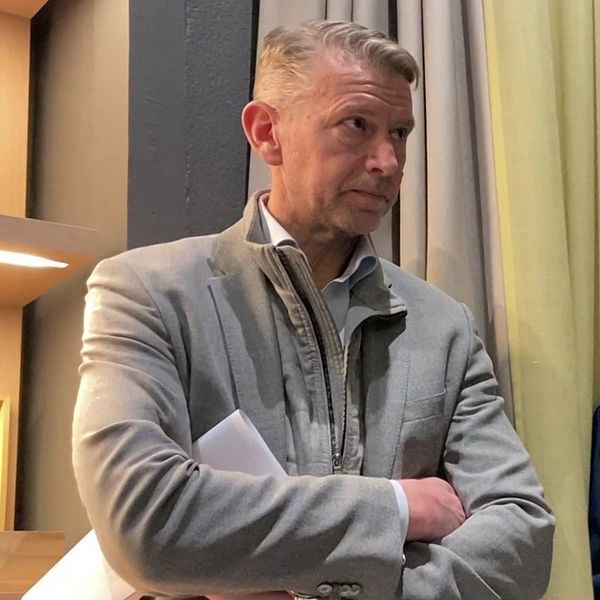 Northvolts tidigare vd Peter Carlsson i bild till vänster. Till höger forskaren Christian Sandström.
